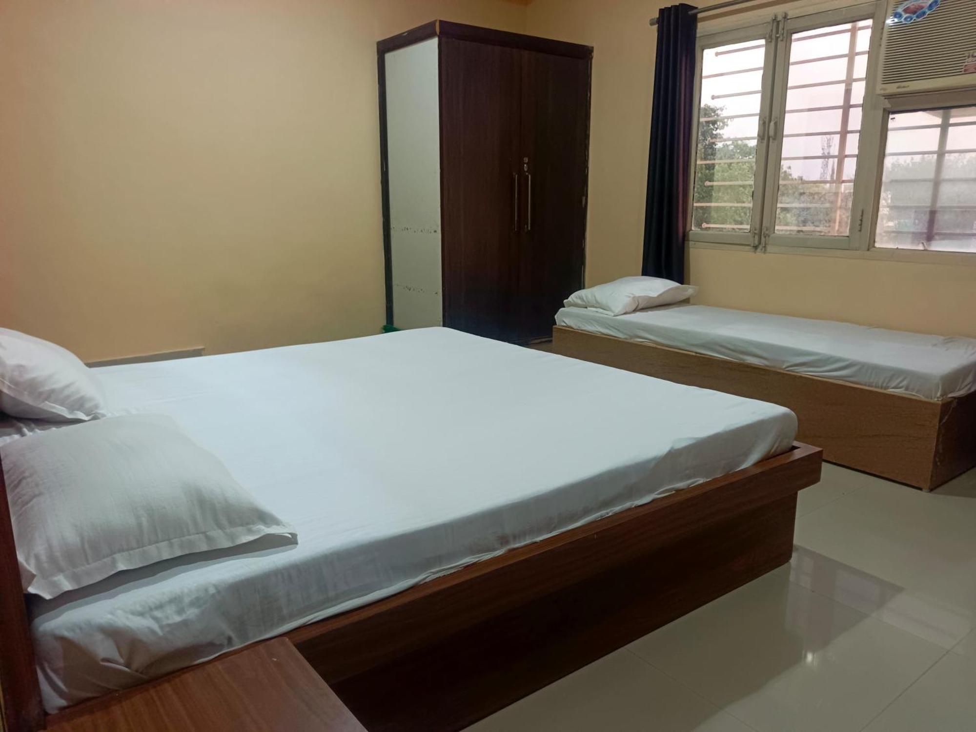 Rangoli Ac Rooms And Banquets Jhansi Exterior photo